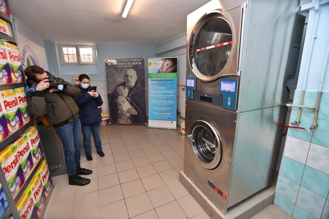 Rzecznik wrocławskiej kurii metropolitalnej zaprzecza jakoby biskupa Kicińskiego nie wpuszczono do pralni. - Biskup Kiciński otrzymał zaproszenie na otwarcie. Według jego treści miał się pojawić, by poświęcić pralnię. Ale na samej uroczystości plany sie zmieniły - tłumaczy ksiądz Rafał Kowalski.