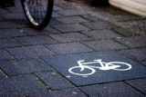 Zalew Janowski: Będą nowe ścieżki pieszo-rowerowe i stojaki na rowery