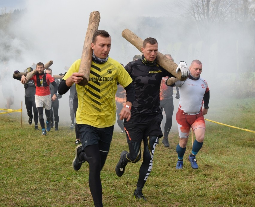 W sobotę w Lesku rozpoczął się Runmageddon. Organizator...