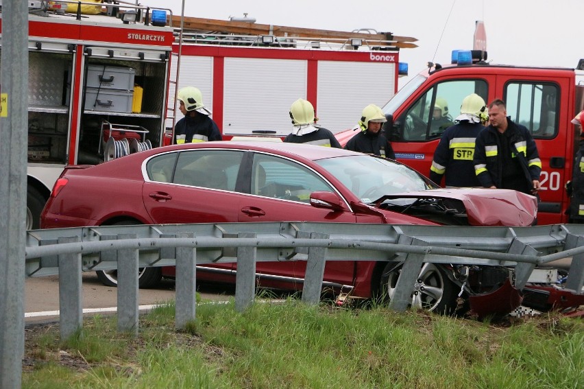 Sześć osób – w tym dwoje dzieci – doznało obrażeń w wypadku...