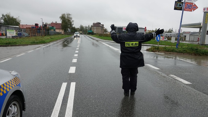 Drogi w gminie Nysa zamknięte. Woda zalewa domy przy ul. Morcinka [AKTUALIZACJA]