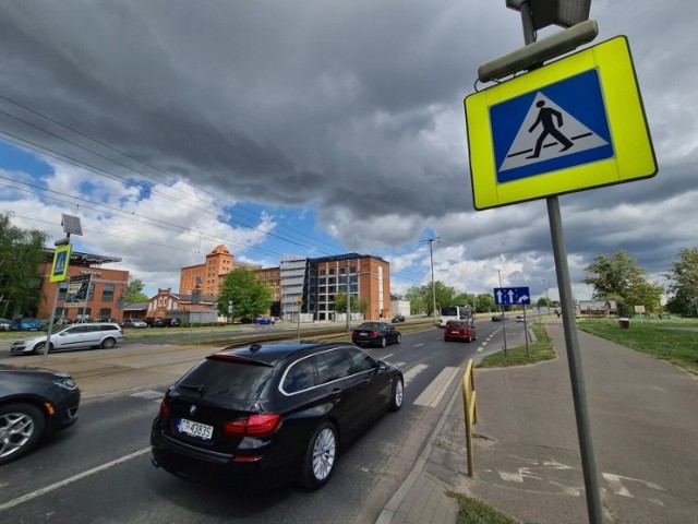 Do tragicznego w skutkach wypadku doszło na tym przejściu dla pieszych przy ul. Kościuszki w Toruniu.