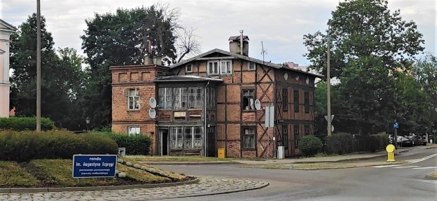 Malbork. Budynek przy ul. Żeromskiego 43 aż prosi się o remont. To zabytek, warto więc podjąć wysiłek i uratować ciekawą architekturę