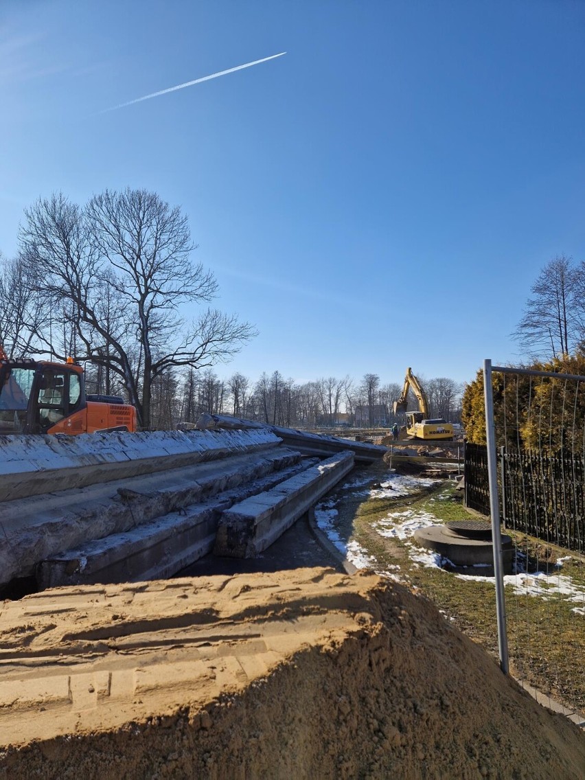 Ruszyła rozbiórka mostu w Gruszczycach w gminie Błaszki. Inwestycja za prawie 17 mln zł. Jest nowa organizacja ruchu. Jaka? FOTO
