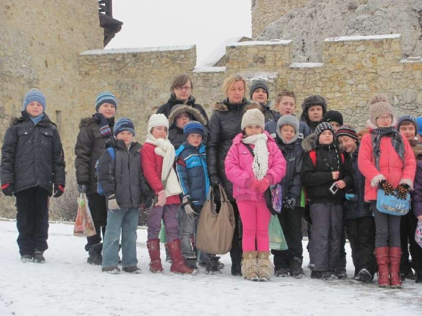 Dzieci z gminy Koziegłowy z wizytą w zamku Bobolice.