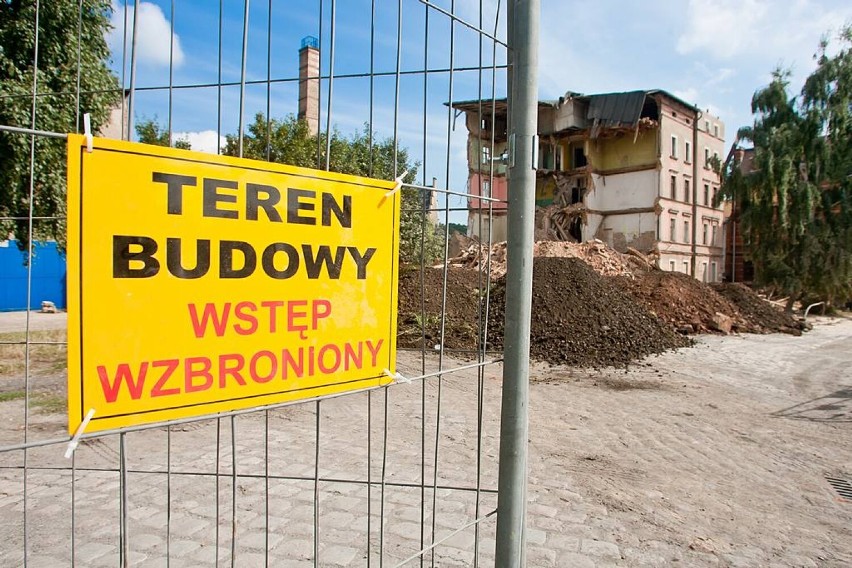 Tak 10 lat temu wyburzano ul. Rycerską w Wałbrzychu i rodził się nowy plac - zobacz archiwalne zdjęcia