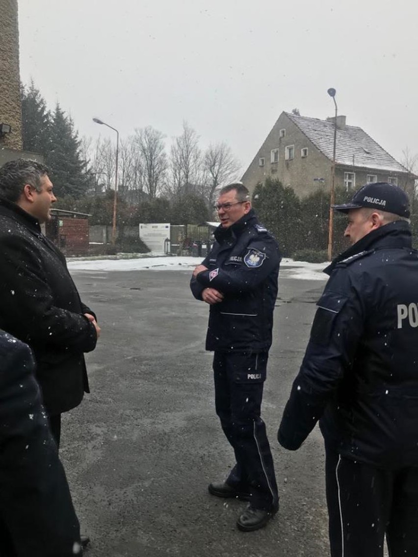 Nowy radiowóz w Komendzie Powiatowej Policji w Ząbkowicach Śląskich (ZDJĘCIA)