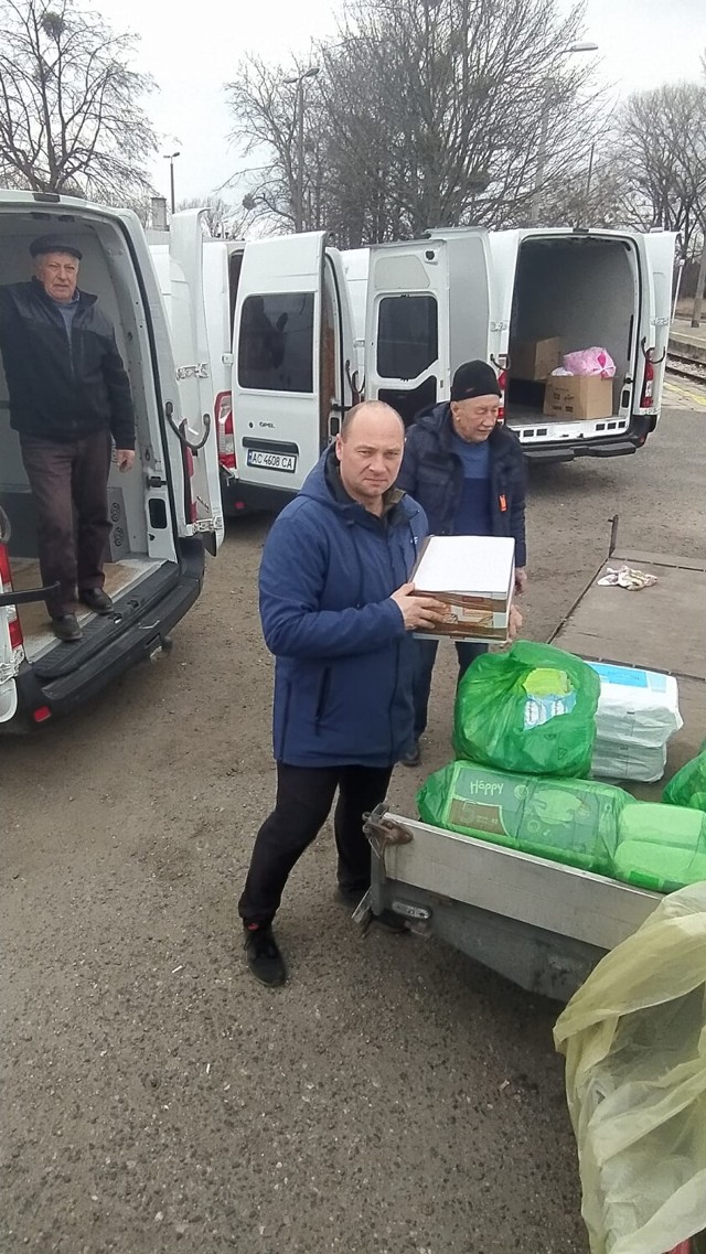 Dary dla Ukrainy zebrane w Charłupi Małej już odebrane w Zosinie