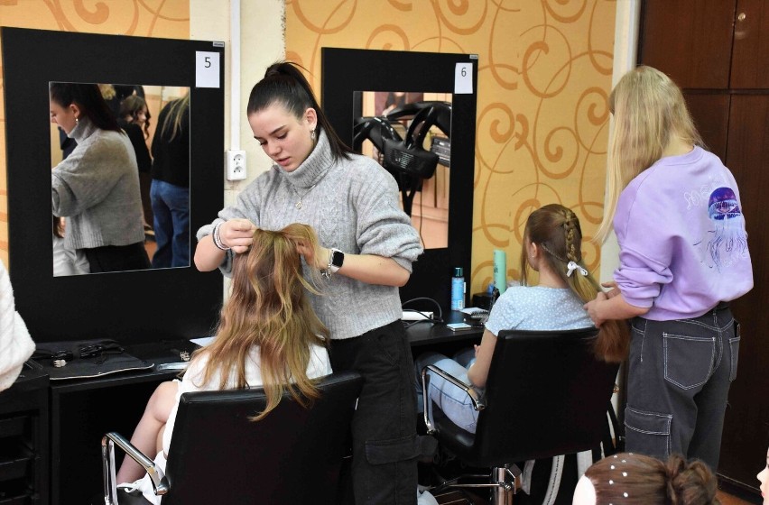 "Fryzomania", to nazwa konkursu fryzjerskiego dla uczniów...