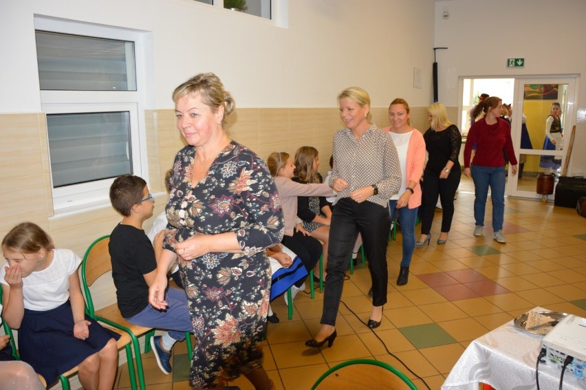 Uroczyste otwarcie Izby Kaszubskiej w szkole w Redkowicach ZDJĘCIA