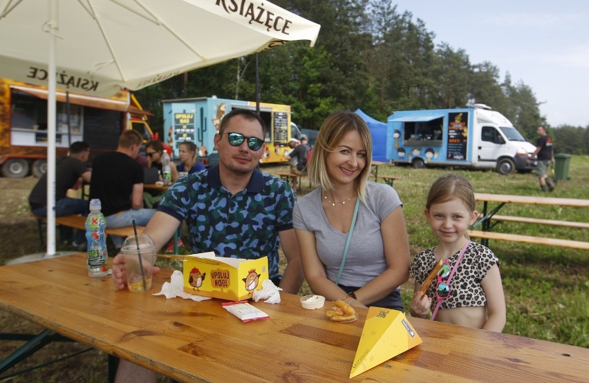 30 km od Rzeszowa stanął Food Truck Park. W Rakszawie można było najeść się do syta [ZDJĘCIA]