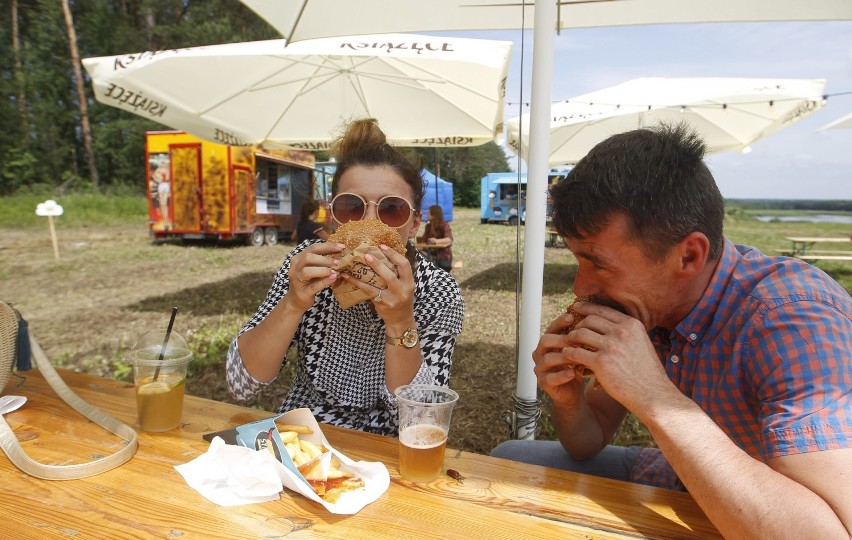 30 km od Rzeszowa stanął Food Truck Park. W Rakszawie można było najeść się do syta [ZDJĘCIA]