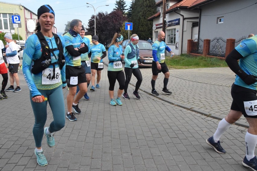 Ponad 1200 zawodników i zawodniczek stanęło na starcie 21....