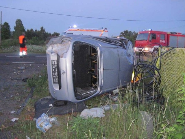 W miejscowości Przyłęk (powiat nowotomyski), na trasie wojewódzkiej nr 305 samochód osobowy marki Citroen wypadł z drogi i uderzył w słup. Kierowca, 32-letni mieszkaniec gminy Nowy Tomyśl trafił do szpitala.

CZYTAJ WIĘCEJ: Groźny wypadek na trasie wojewódzkiej nr 305