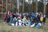 Miłośnicy Czystych Lasów ruszyli do akcji. Sprzątali teren pomiędzy Emilinem, a Parznem [FOTO]