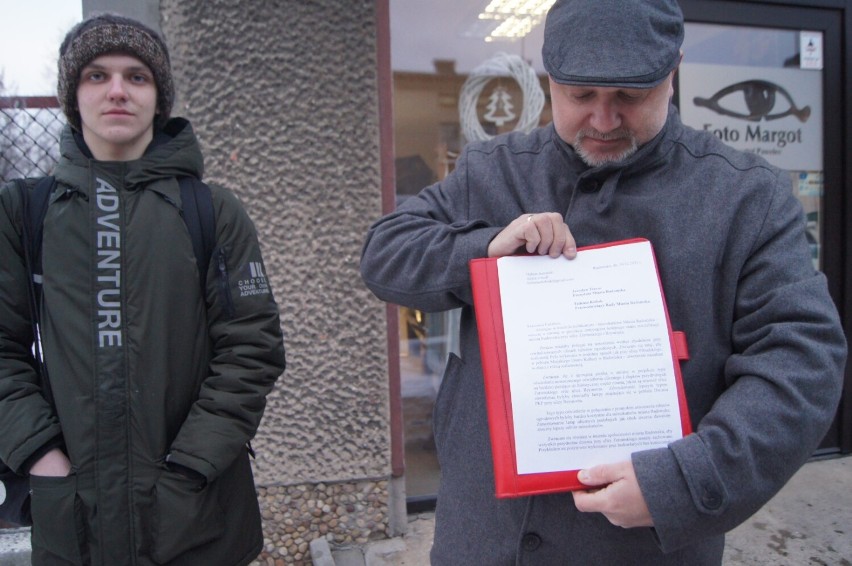 Ponad 80 podpisów pod petycją ws. przebudowy ul. Żeromskiego w Radomsku. Mieszkańcy chcą m. in. parkingów