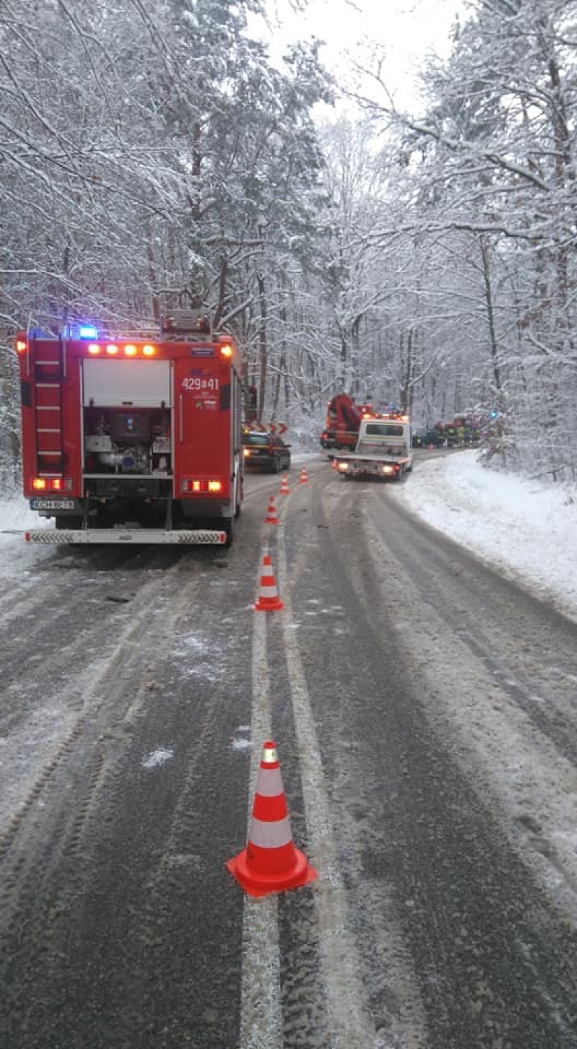 Groźny wypadek na drodze w Pile Kościeleckiej. Zderzenie czołowe
