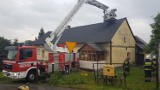 Pożar w Marklowicach: Płonął dach domu i budynku gospodarczego [ZDJĘCIA]