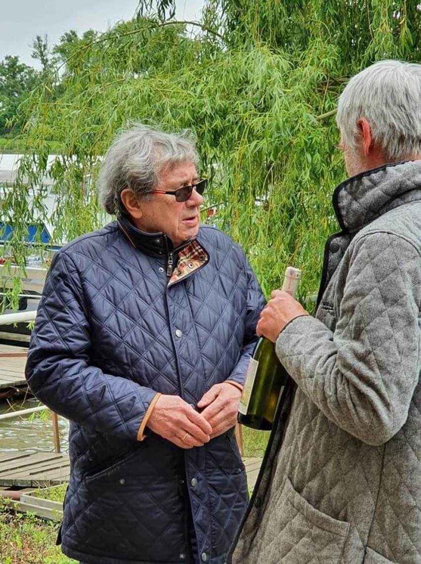 Aktor Janusz Gajos odwiedził port w Cigacicach