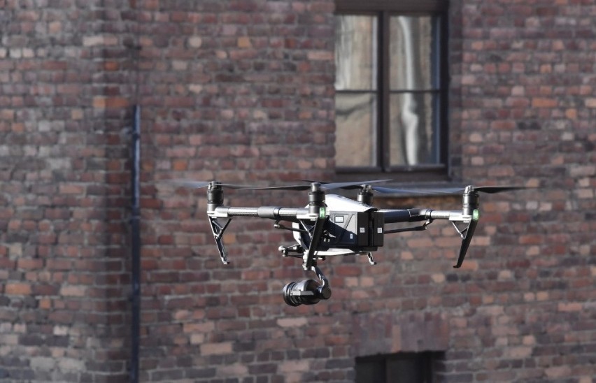 Dronem nad Muzeum Auschwitz już nie polatasz. Jest zakaz