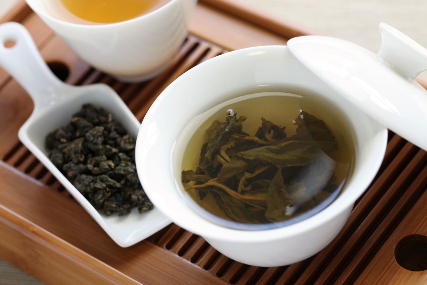 Herbata oolong (zwana też ulung) to liście herbaty poddane...