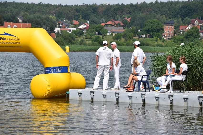 Dwa razy wokół Karczewnika. Trwają zawody pływackie z serii "Puchar 4 Jezior"