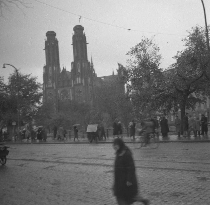 Plac Weteranów 1863 r. i kościół św. Floriana