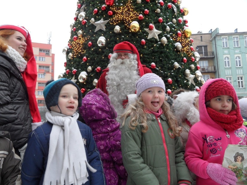 Jedyny w swoim rodzaju - św. Mikołaj prosto z Laponii - odwiedził Zabrze i rozdał dzieciom prezenty