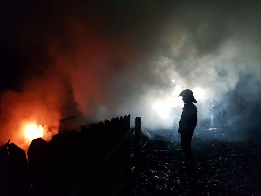 Zdjęcia z akcji gaszenia pożaru domu w miejscowości Julianka
