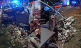Wypadek trzech aut w Koninie. 5 osób poszkodowanych. Auto stanęło w ogniu