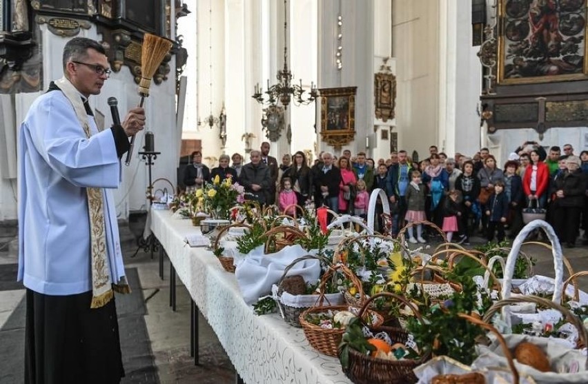 O przebiegu niedzieli palmowej, Wielkiego Tygodnia i świąt...