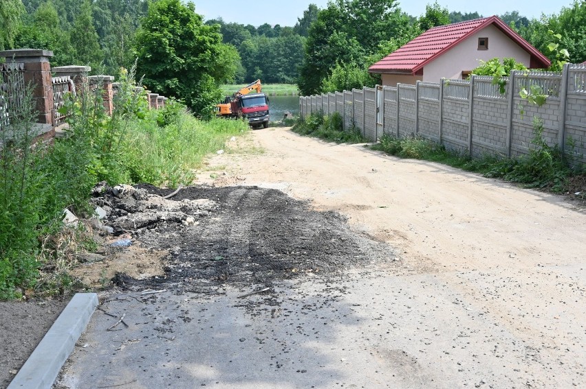 W  fatalnym stanie jest dojście do kieleckiego zalewu od...