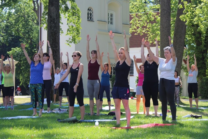 Niedzielne poranki z jogą w Białej Podlaskiej. Zobacz zdjęcia