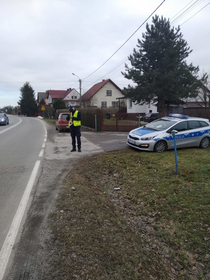 Kontrole na drogach Powiśla dąbrowskiego policjanci...