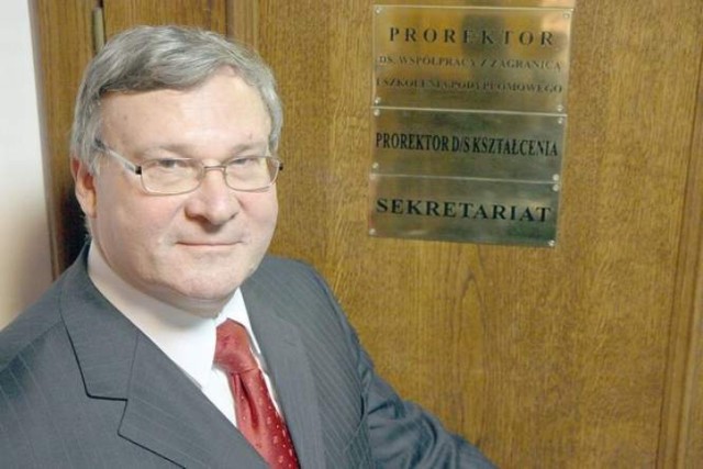 Prof. Andrzej Drop zdobył w wyborach 258 głosów i będzie ...