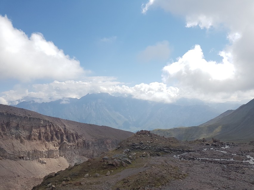 Adrian Kłosowski ze Skoków zdobył mierzący ponad 5 tys. m n.p.m Kazbek, a następnie jeszcze wyższy Elbrus
