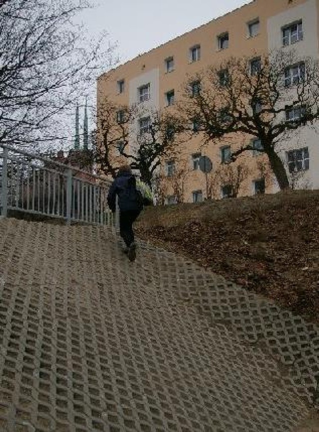 Urzędnicy ledwo wczoraj otworzyli ostatnią część przebudowanego ...