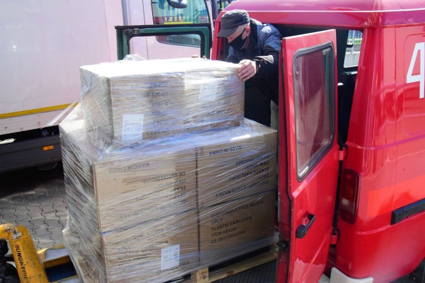 Firma Hurtap przekazała 20 tys. sztuk maseczek dla...