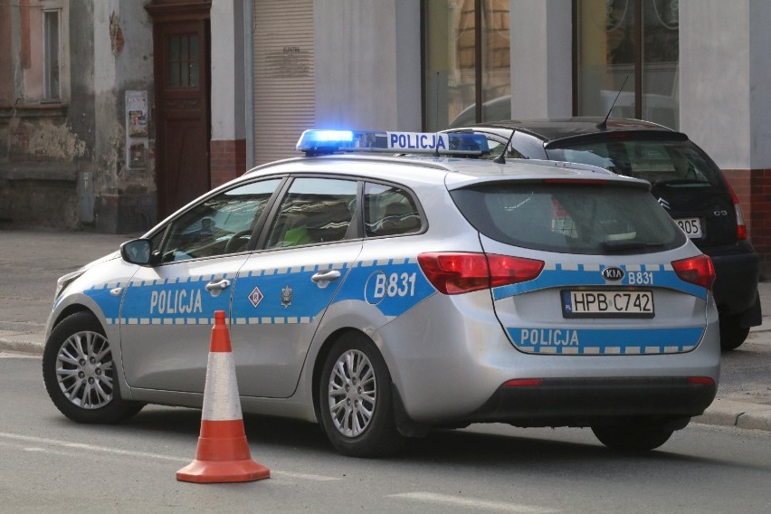 Potrącenie na ulicy Złotoryjskiej w Legnicy, kobieta trafiła do szpitala