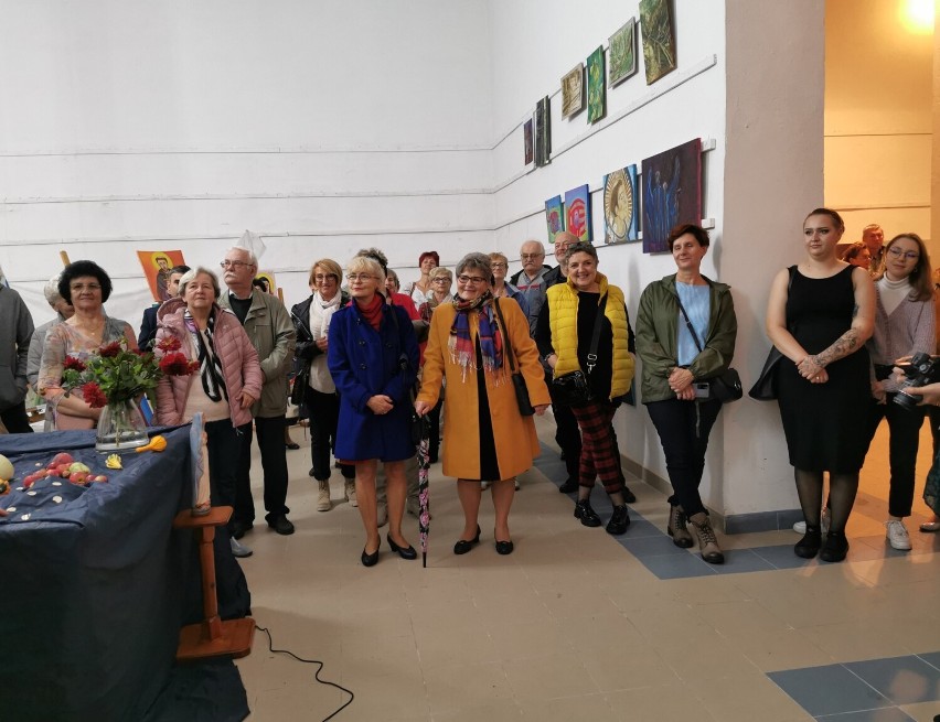  Artyści z chełmskiej "Pasji"zaprezentowali swoje prace na wystawie poplenerowej. Zobacz zdjęcia