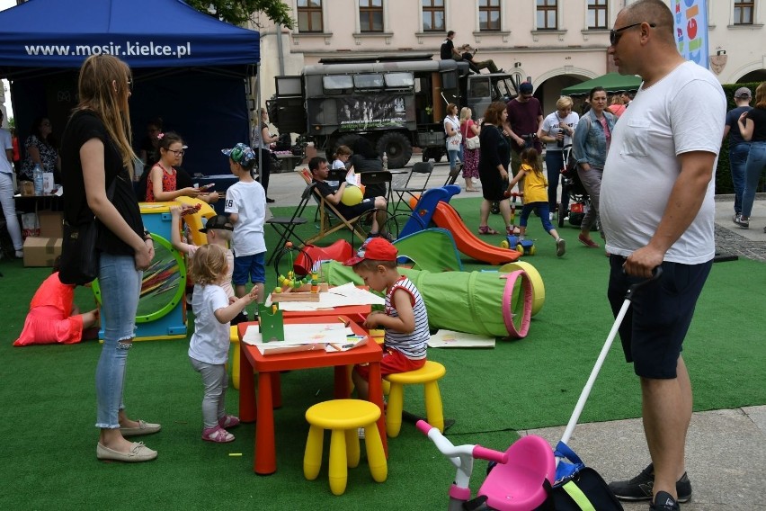 Strefę zabaw dla dzieci na kieleckim rynku przygotował...