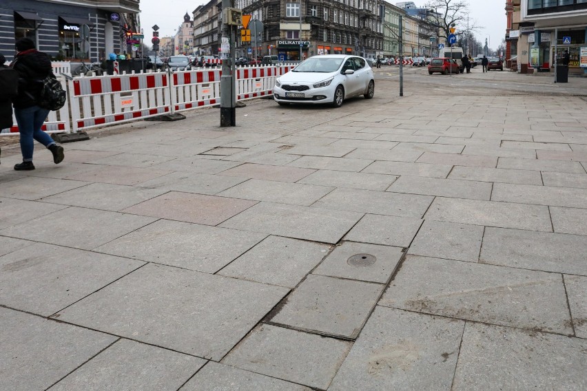 Chodniki przy ulicy Jagiellońskiej w Szczecinie zniszczone świeżo po remoncie [ZDJĘCIA]