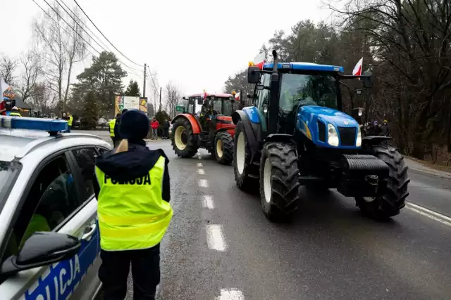 Kierowcy muszą uzbroić się w cierpliwość i w miarę możliwości wcześniej zaplanować trasę.