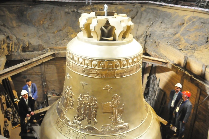 Największy kołysany dzwon na świecie już w Krakowie!