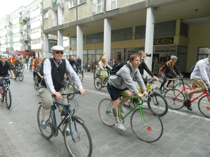 Wrocławscy rowerzyści przejechali przez miasto (ZDJĘCIA)