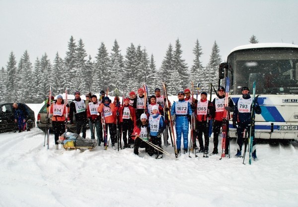 Amatorzy z Klubu Narciarskiego "Ratrak" uruchomili trasę dla narciarskich biegaczy.