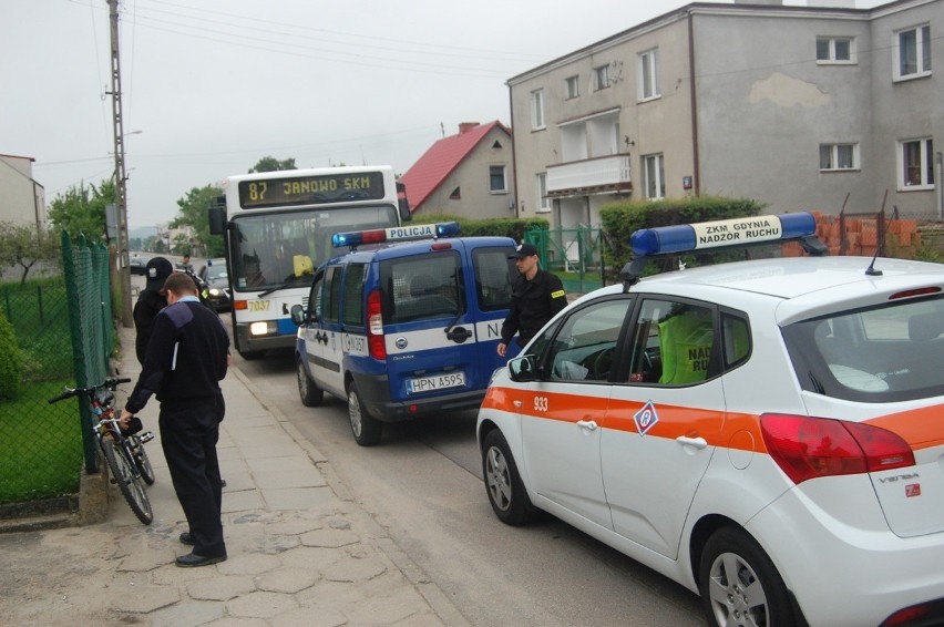 Dziecko potrącone przez autobus w Rumi, ul. Derdowskiego [ZDJĘCIA]