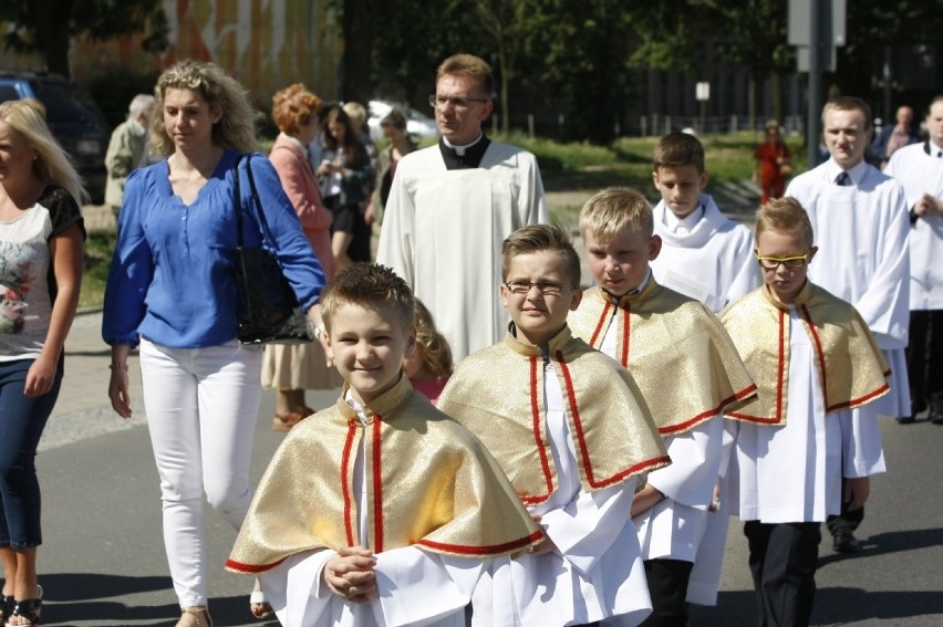 Uroczystości Święta Eucharystii rozpoczęły się od procesji,...