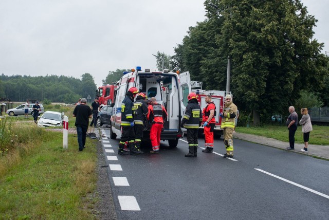 Niebezpieczny wypadek w Rawie Mazowieckiej miał miejsce n ul. Białej. Dwie kobiety zostały odwiezione do szpitala.