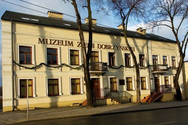 Muzeum Ziemi Dobrzyńskiej mieści się przy ul. Warszawskiej w Rypinie